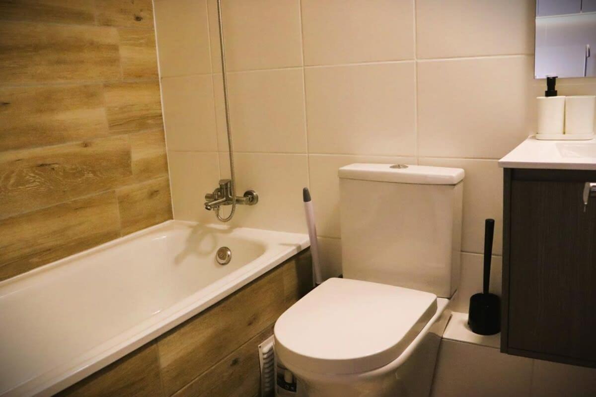 Hom L Aire A Metro Parque Bustamante Apartment Santiago